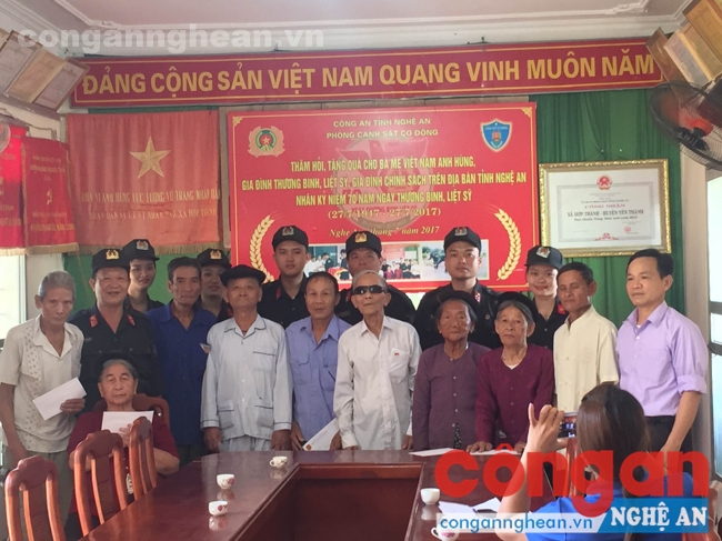 43 suất quà tri ân các bà mẹ Việt Nam anh hùng và gia đình thương binh liệt sĩ