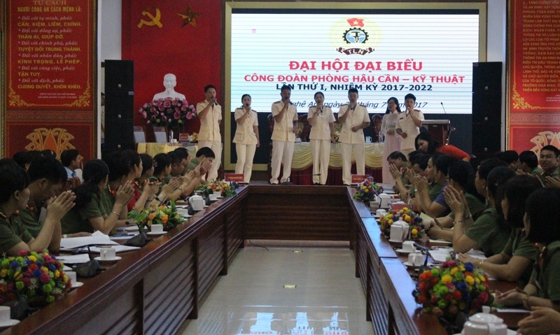 Văn nghệ chào mừng Đại hội.