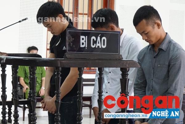 Dùng kiếm giết người vì từ chối uống bia