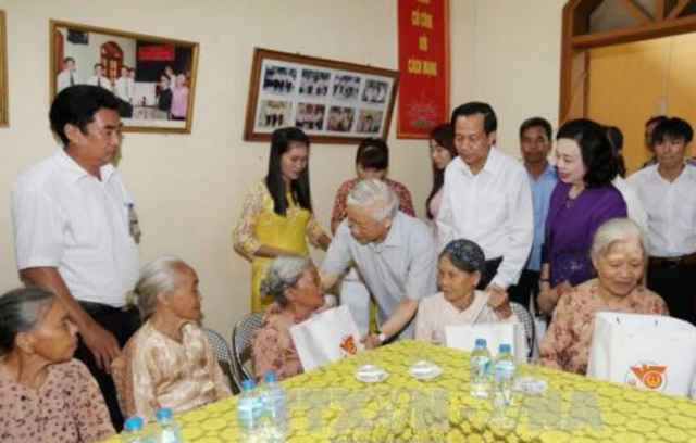 Lịch sử không bao giờ quên những cống hiến, hy sinh của những người có công với nước