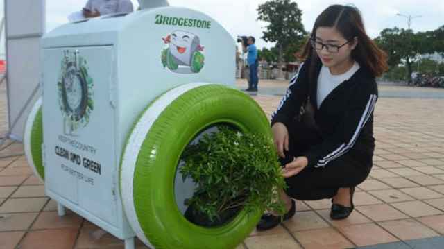 Đà Nẵng sử dụng thùng rác thông minh biết xạc pin điện thoại