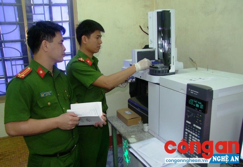CBCS Phòng Kỹ thuật Hình sự tiến hành giám định phục vụ công tác điều tra