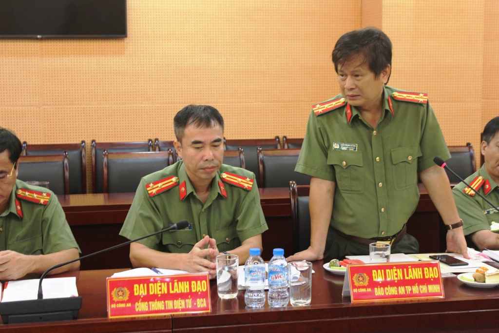 Đại diện lãnh đạo Báo CATP Hồ Chí Minh