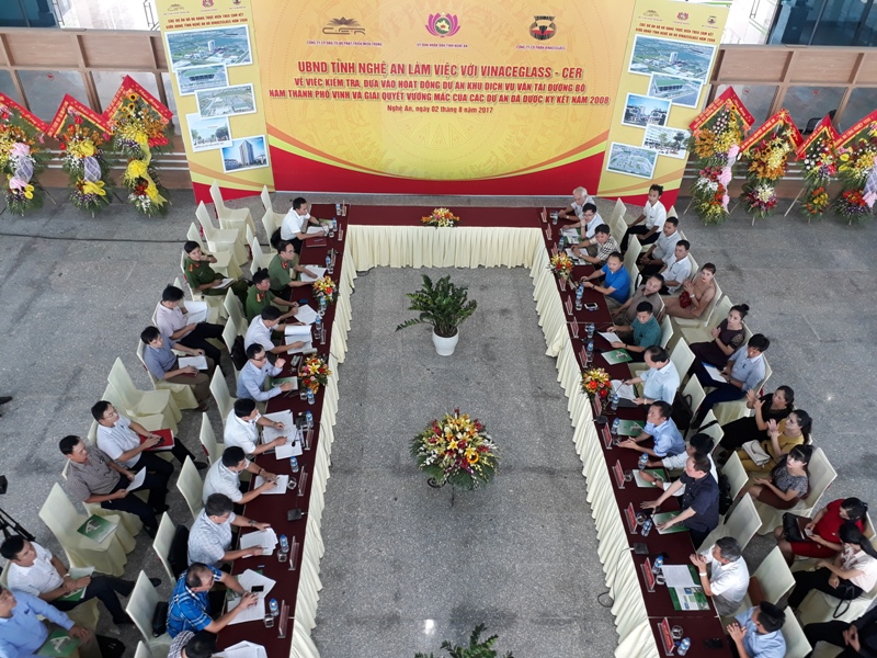 Toàn cảnh buổi làm việc.