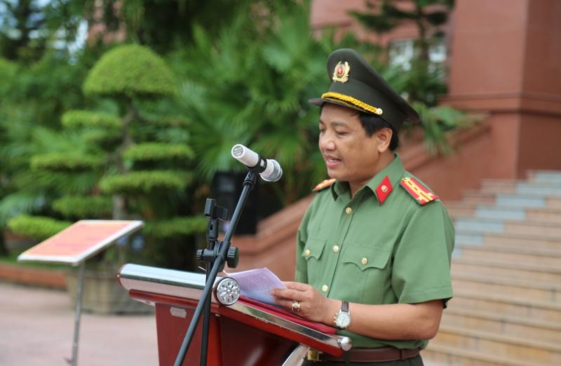 Đồng chí Đại tá Hồ Văn Tứ, Phó giám đốc Công an tỉnh phát động đợt thi đua lập thành tích chào mừng 70 năm Chủ tịch Hồ Chí Minh có 6 điều dạy CAND và 70 năm Ngày Chủ tịch Hồ Chí Minh ra Lời kêu gọi thi đua ái quốc