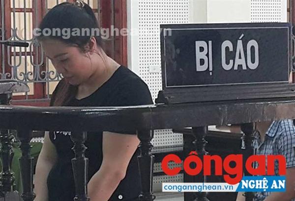 Vết trượt dài của người đàn bà miền sơn cước