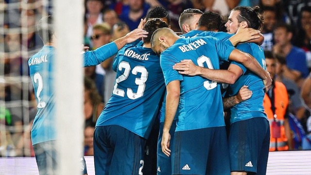 Barcelona - Real Madrid: Siêu phẩm và thẻ đỏ!