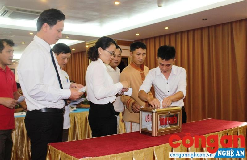 Khách sạn bỏ phiếu góp ý lực lượng ANKT lắng nghe ý kiến CBCNV.