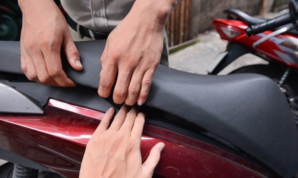 Cảnh báo nạn móc cốp xe trộm tài sản của người dân