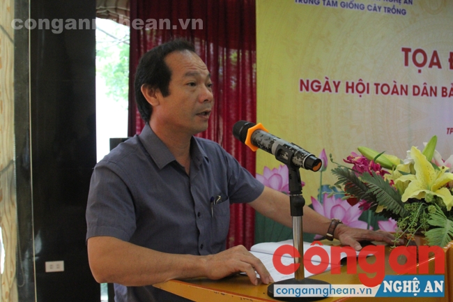 Đồng chí Ngô Xuân Thân - Phó giám đốc báo cáo kết quả thực hiện phong trào toàn dân bảo vệ ANTQ của Trung tâm trong thời gian qua