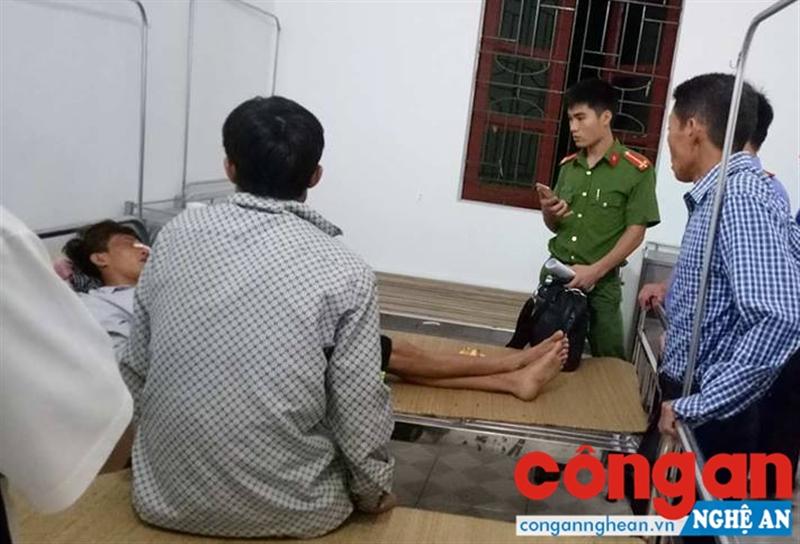 Xe máy 'kẹp' ba rơi xuống mương nước, 1 người tử vong tại chỗ