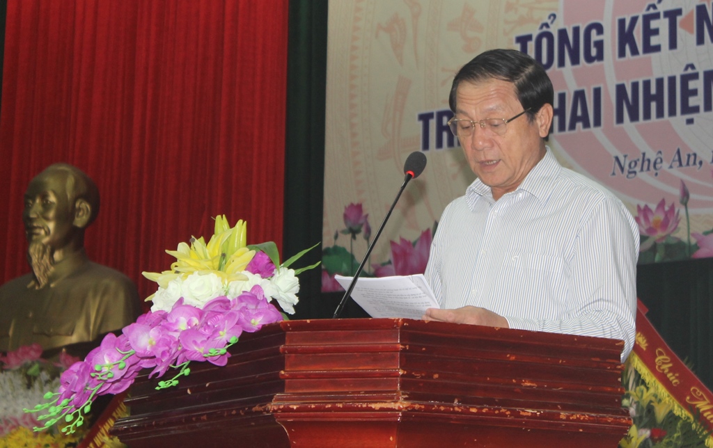 Đồng chí Lê Minh Thông, Ủy viên BTV Tỉnh ủy, Phó Chủ tịch UBND tỉnh đánh giá cao những kết quả mà ngành GD&ĐT tỉnh nhà đạt được trong năm học vừa qua