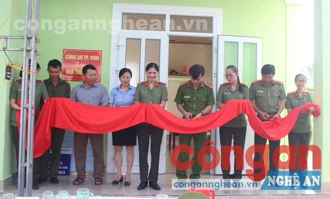 Trao tặng nhà tình nghĩa cho công an viên có hoàn cảnh khó khăn