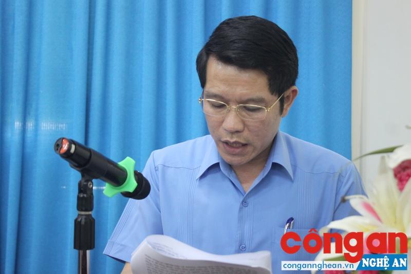 Đồng chí Võ Huy Thanh- PGĐ Cảng Hàng không Quốc tế Vinh báo cáo kết quả 12 năm thực hiện “ Ngày hội toàn dân bảo vệ ANTQ” của Cảng HKQT Vinh