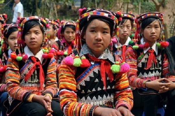Giáo dục vùng cao: Làm sao để các em đến lớp?