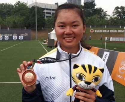 Cô gái bé nhỏ từng không kéo được cung vừa phá kỷ lục SEA Games