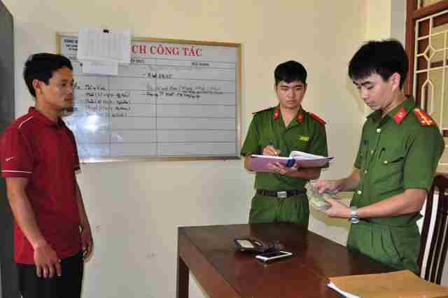 Gã đàn ông xấu trai lừa yêu để chụp ảnh nhạy cảm, tống tiền nhiều phụ nữ