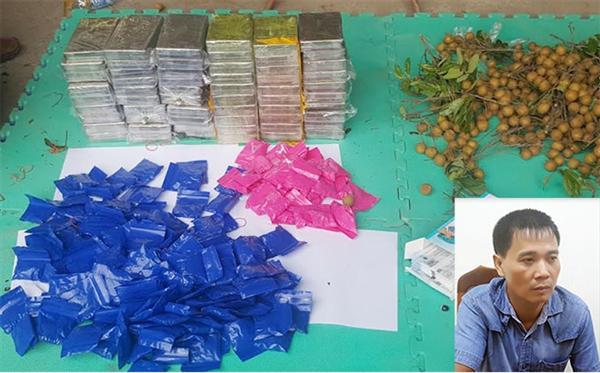 Mang 59 bánh heroin cùng 36.000 viên ma túy lên xe khách