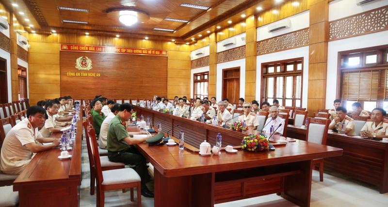 Các đại biểu tham dự buổi tọa đàm