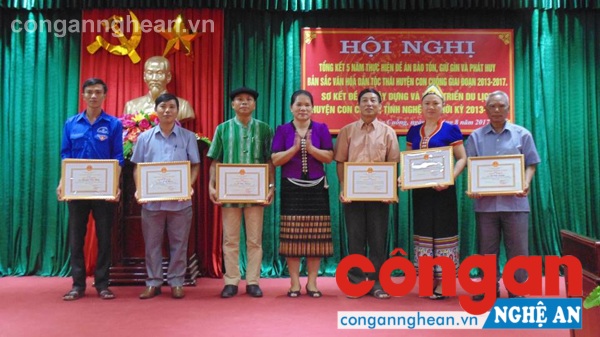 Khen thưởng các tập thể, cá nhân có thành tích trong bảo tồn, phát triển văn hóa và du lịch