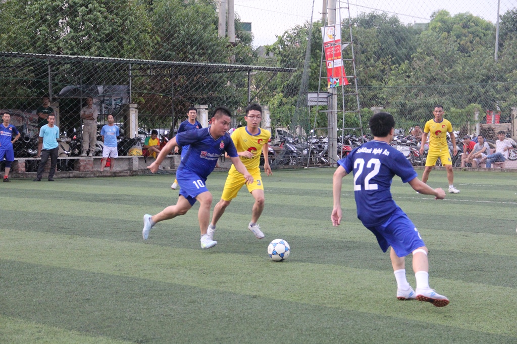 Sôi nổi giải bóng đá Golden City mở rộng lần 2