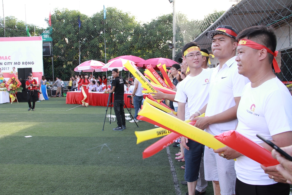 Mặc dù diễn ra trong điều kiện thời tiết thất thường, nhiều trận đấu bị hoãn do trời mưa to nhưng có rất đông cổ động viên đến ủng hộ các đội tuyển