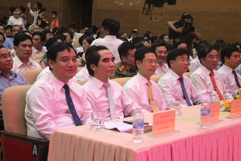 Các đồng chí đại biểu Trung ương và địa phương tham dự lễ tuyên dương