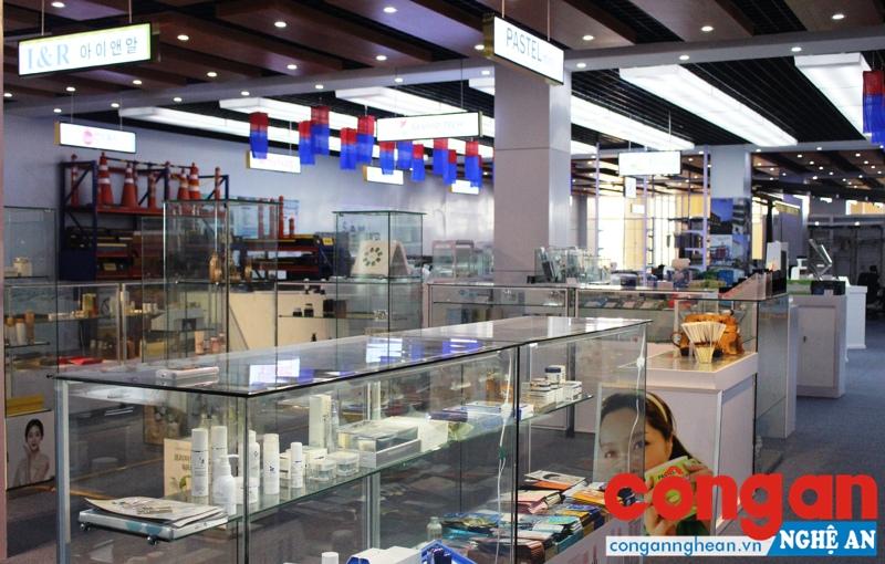  Khung cảnh vắng vẻ tại Trung tâm