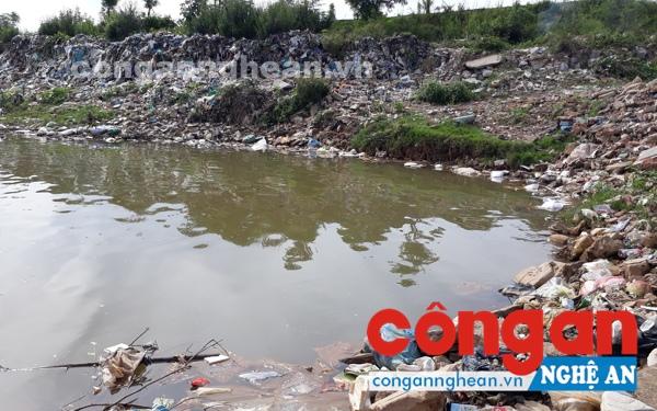 Quỳ Hợp, Nghệ An: Rác thải xâm hại sông Dinh