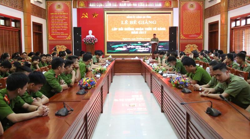 Lễ bế giảng lớp nhận thức về Đảng năm 2017