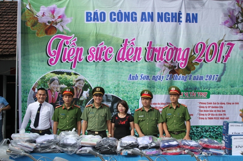 Sẵn sàng tiếp sức đến trường.