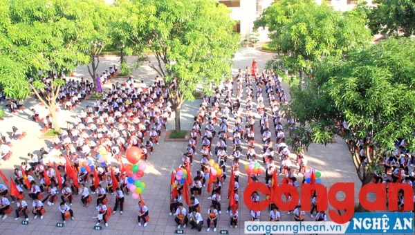 Nghệ An: Rộn ràng lễ khai giảng năm học 2017-2018