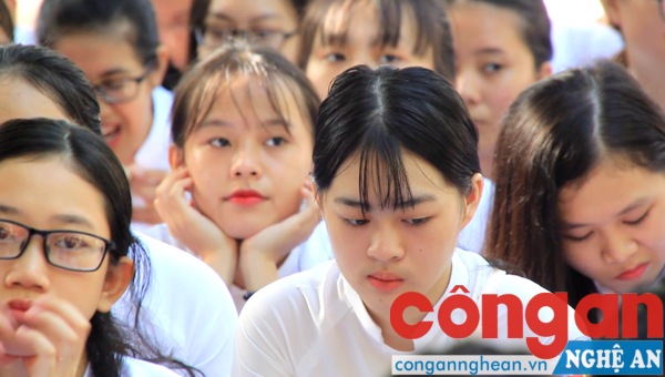 Không khí khai giảng năm học mới tại TP Vinh