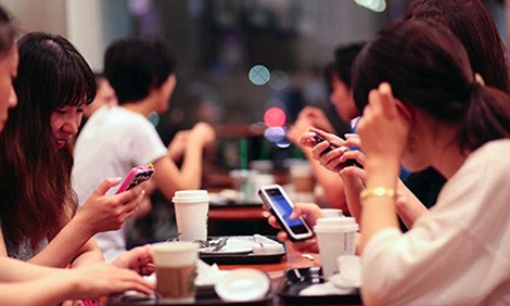 Báo động tình trạng tâm thần vì 'nghiện' facebook