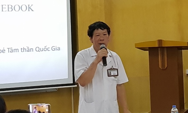 Ts Nguyễn Doãn Phương cho rằng, chơi nhiều facebook khiến mọi người ngại giao tiếp thực tế, tập trung sống ảo.