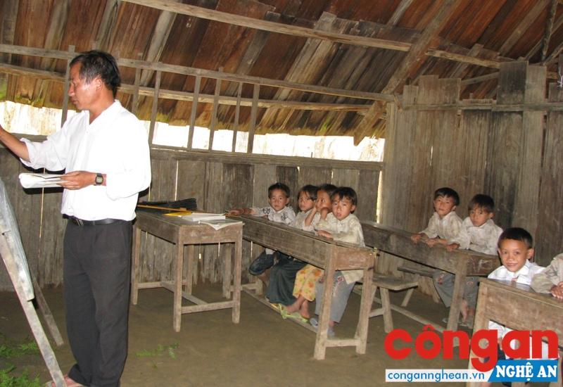 'Bỏ quên' tiền hỗ trợ học sinh nghèo