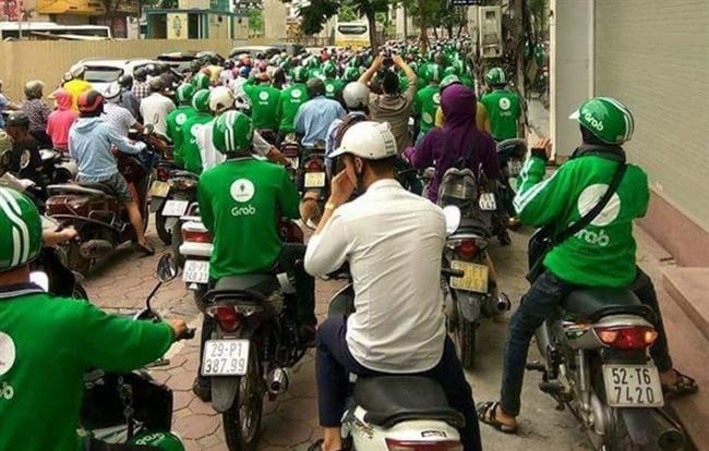 Không khó để bắt gặp những hình ảnh như thế này ngoài đường phố.