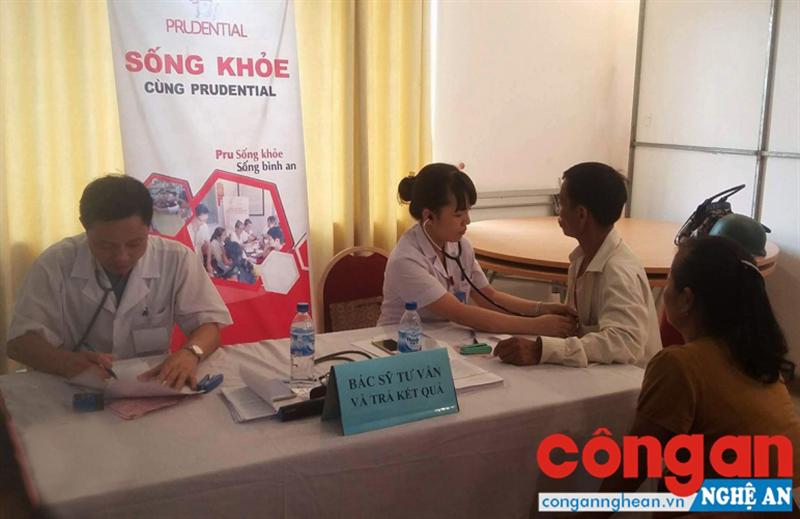 Prudential Việt Nam khám sức khỏe và trả quyền lợi bảo hiểm cho khách hàng