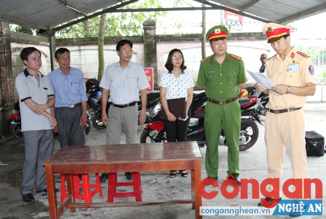 Công bố quyết định thành lập hội đồng tiêu hủy xe tự chế
