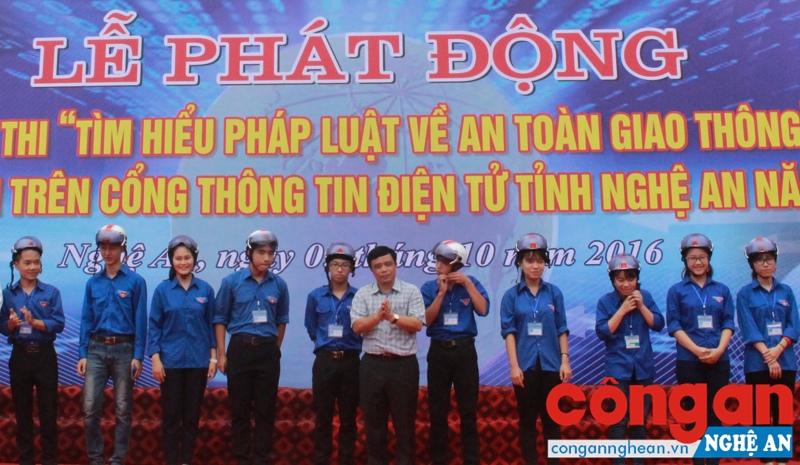 Chuẩn bị tổ chức Cuộc thi 'Tìm hiểu pháp luật về an toàn giao thông và cung cấp, sử dụng thông tin trên mạng internet'