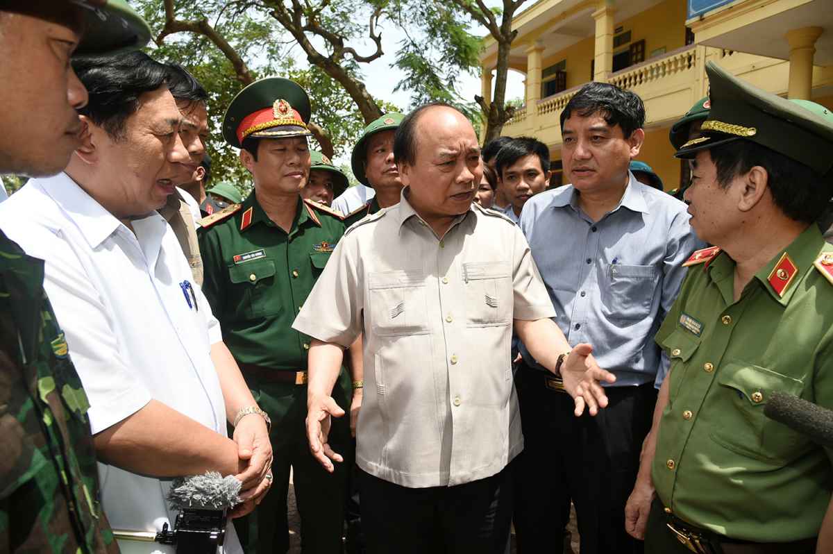 Thủ tướng đi dọc Bắc Trung Bộ chỉ đạo khắc phục hậu quả bão số 10