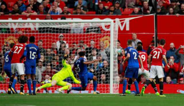 Everton của Rooney thua tan tác tại Old Traford