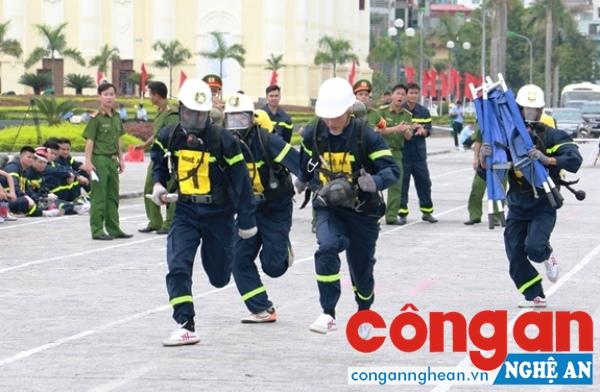 Khen thưởng thành tích trong Hội thi thể thao nghiệp vụ cứu nạn, cứu hộ