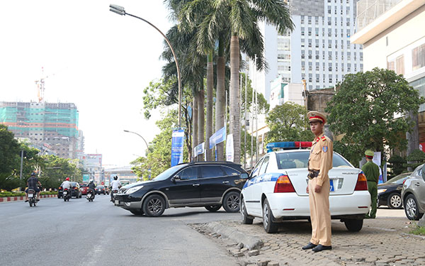 CSGT tham gia đảm bảo ATGT xung quanh khu vực hội nghị