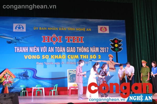 Phần thi tiểu phẩm thu hút sự quan tâm và truyền đi nhiều thông điệp ý nghĩa cho thanh thiếu niên khi tham gia gao thông