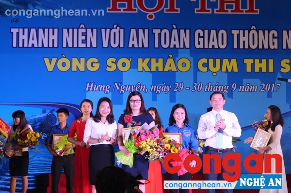 2 đội tuyển đạt giải nhì
