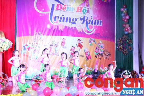 Công an tỉnh Nghệ An tổ chức 'Đêm hội trăng rằm'