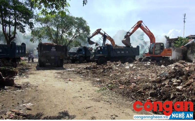 Người dân Khu tập thể may mặc Việt Đức (phường Hồng Sơn) tự nguyện di dời để chủ đầu tư san lấp mặt bằng