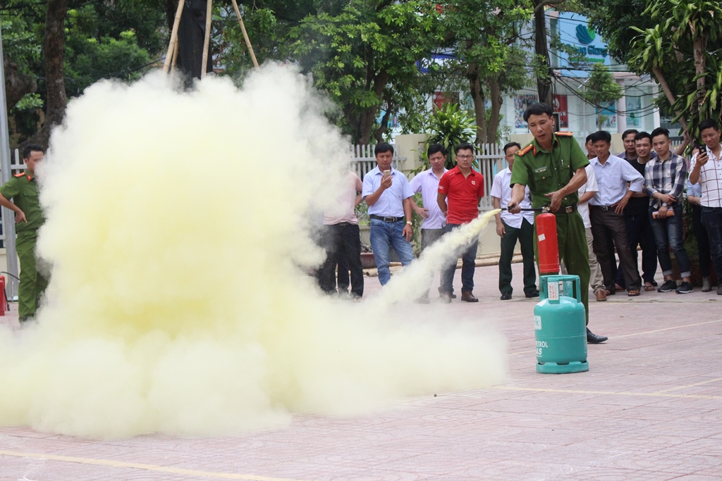 Bồi dưỡng nghiệp vụ PCCC cho cán bộ, công nhân viên trên địa bàn TP Vinh