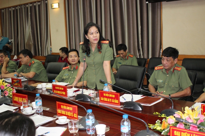 Các đại biểu phát biểu tại hội nghị